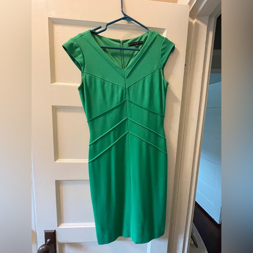 ANTONIO MELANI Green Sleeveless V-Neck Midi Dress